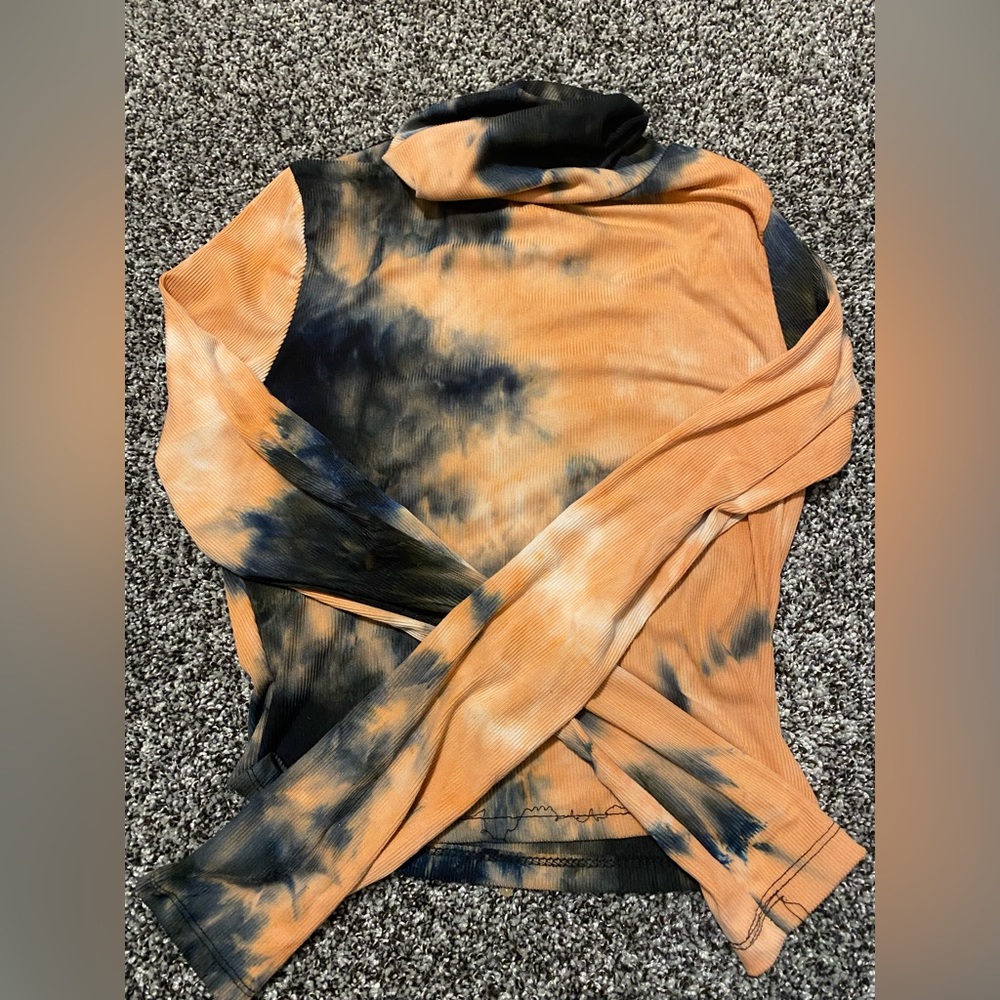 Tie dye black and orange turtle neck.